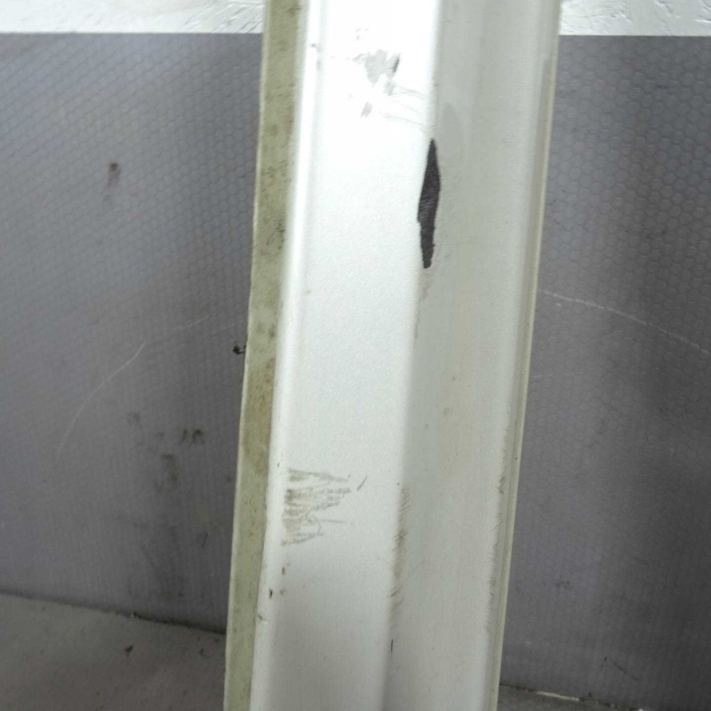 SUBARU LEGACY V sedan moulding threshold left 37J