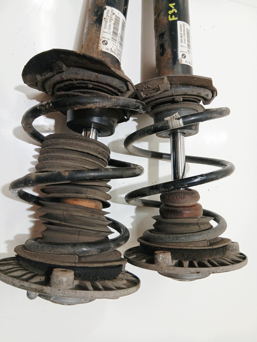 shock absorbers front KOMPLET BMW F31 N47 6791581