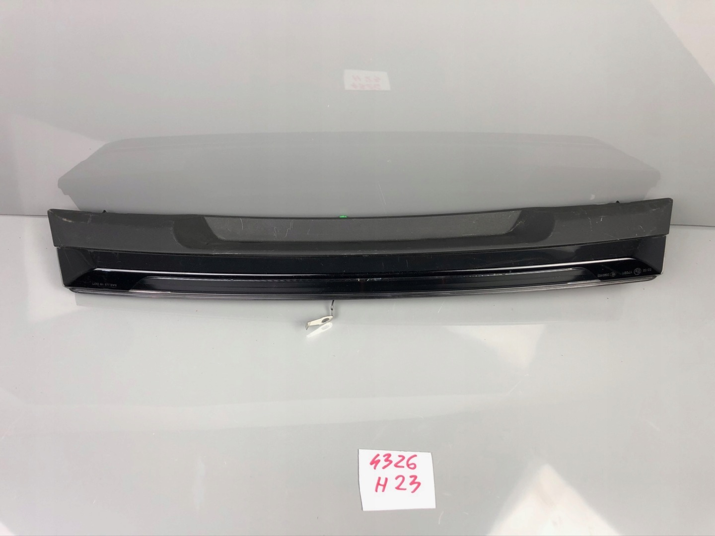 TRZECIE light STOP VOLVO V60 II 31468198