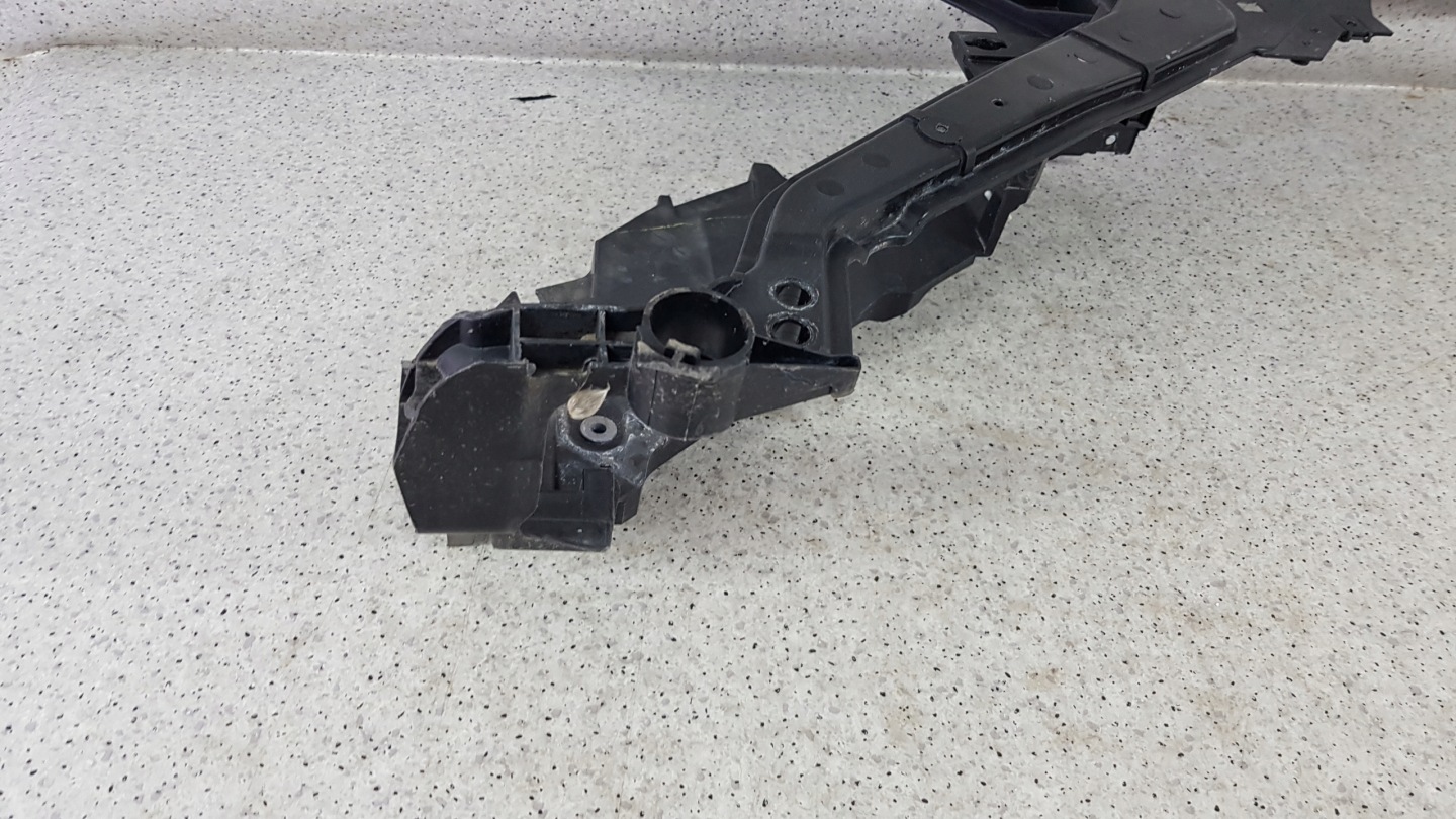 VOLVO V40 V 40 2012 - bar, wall front 9917