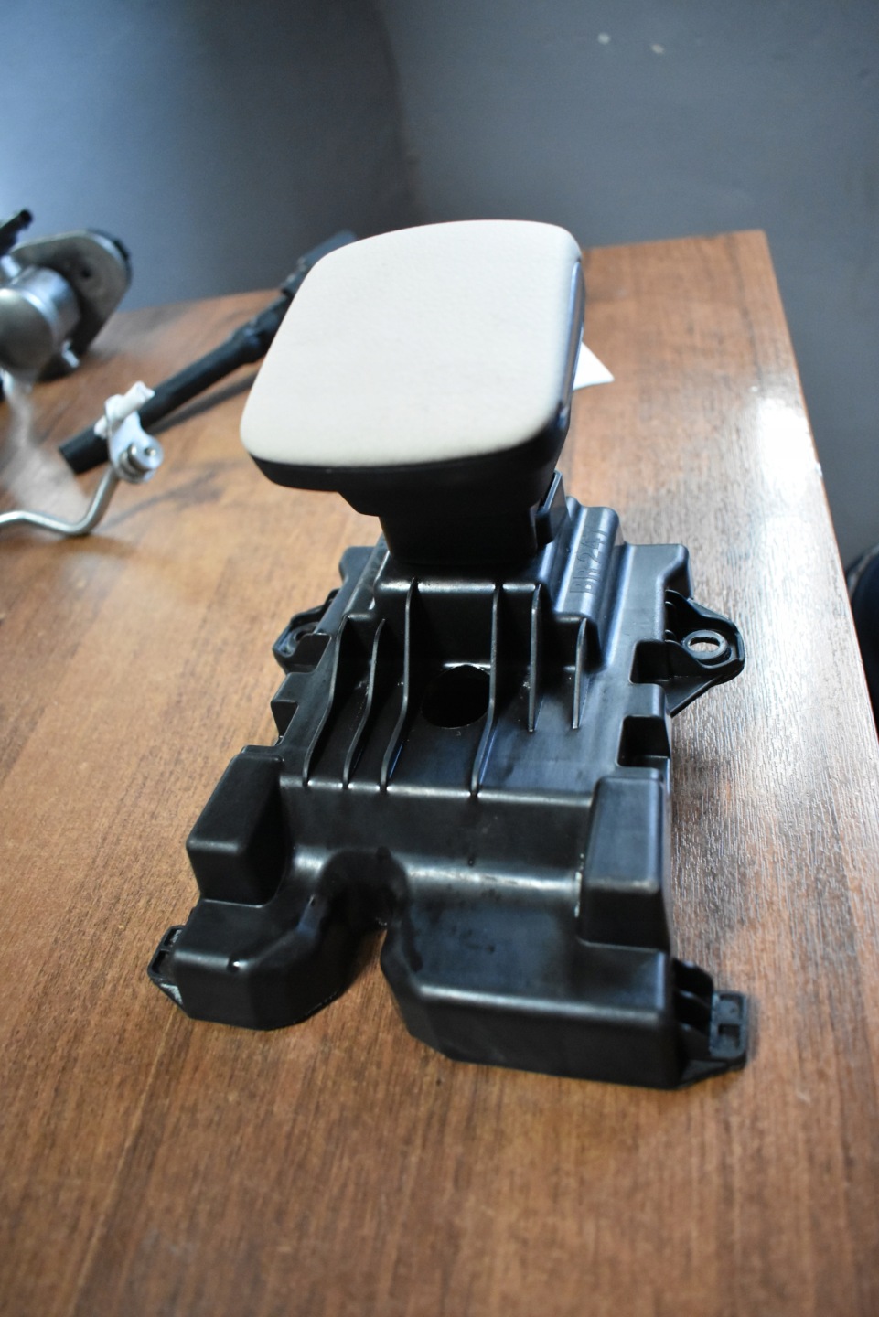 knob holder KPL. MERCEDES X247 1
