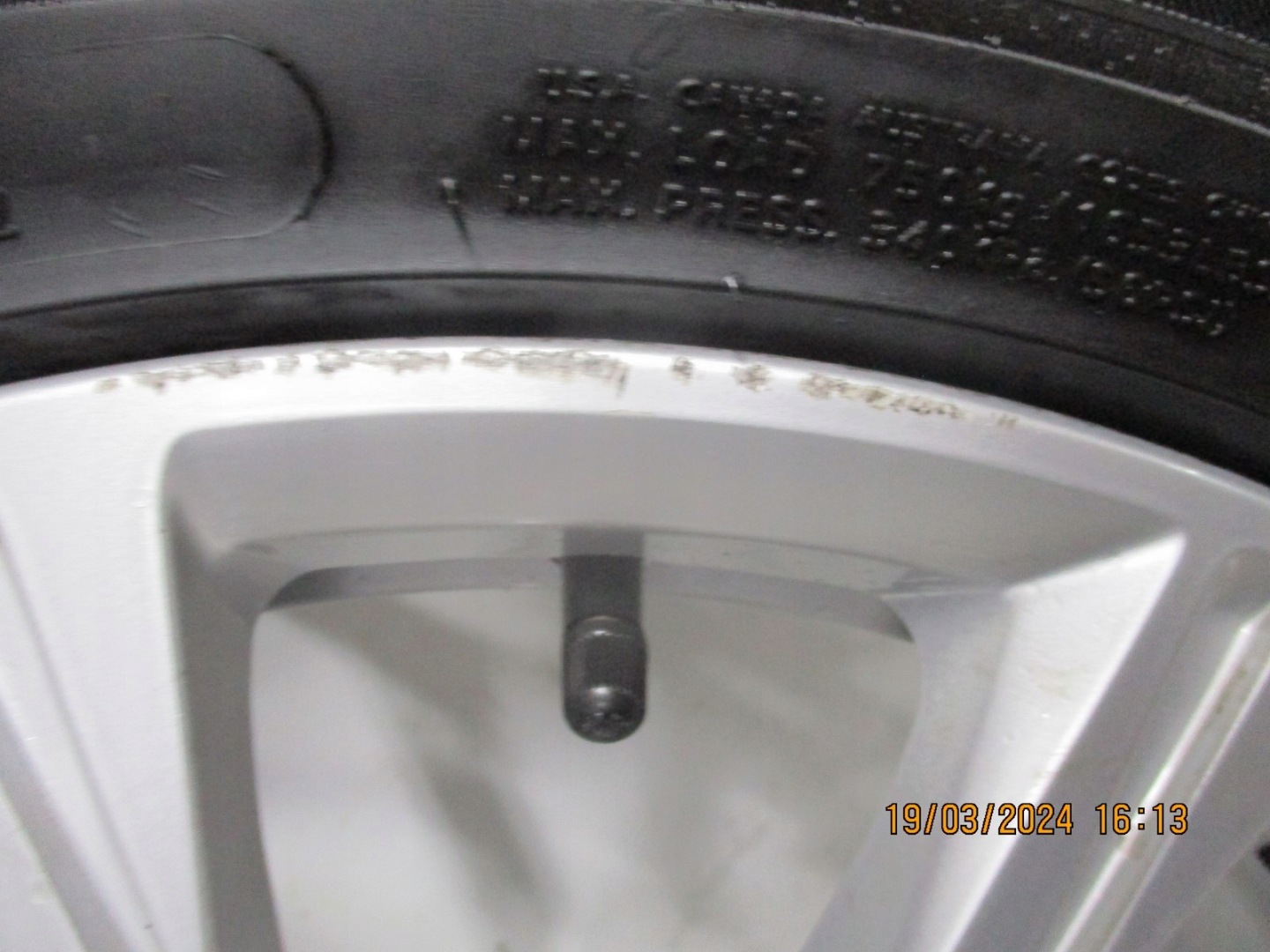 wheels discs tyres Audi A4 8W0 R17 5MM M+S
