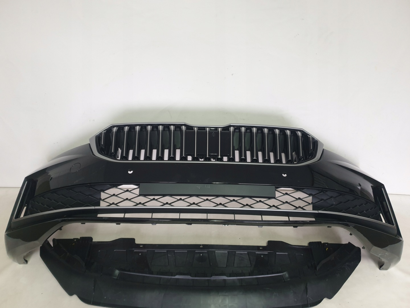 SKODA SUPERB IV 3P0 23-> bumper front front 4 x PDC cover 3P0807221