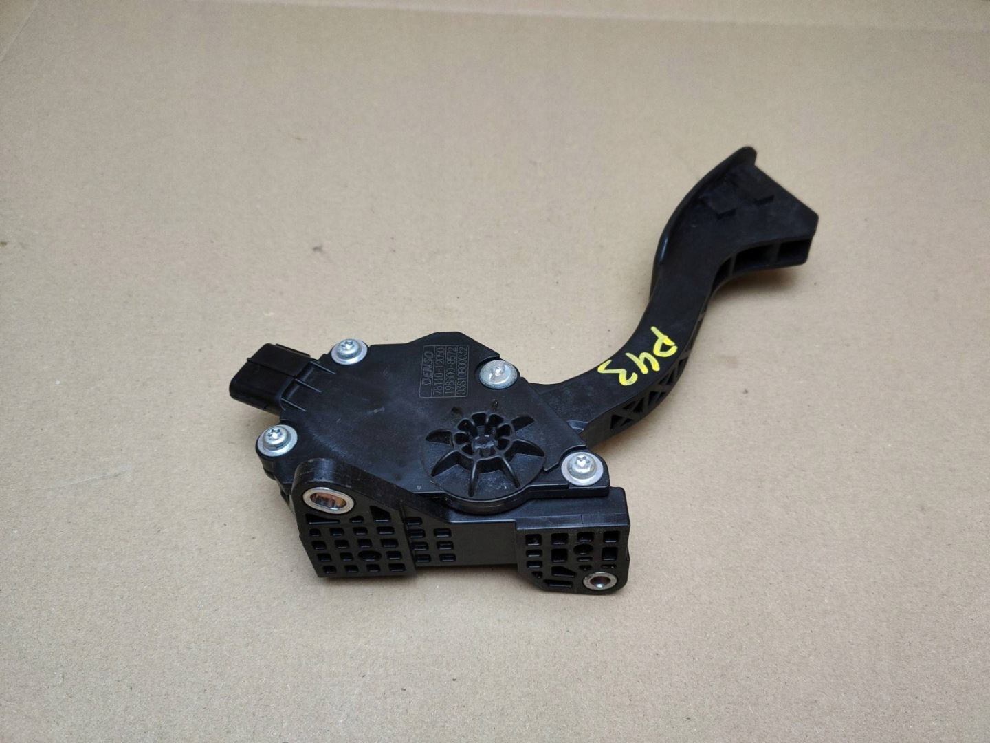 Gaspedal Toyota Prius Plus 2015 198800-8572