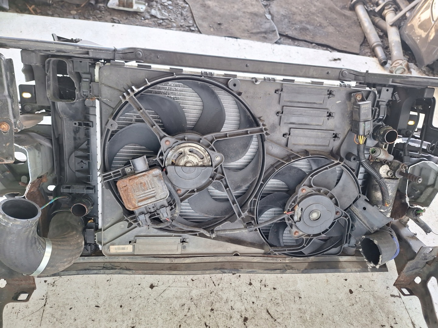 VOLVO XC60 and 08-13 support panel for radiators 2.4 D5 MANUAL