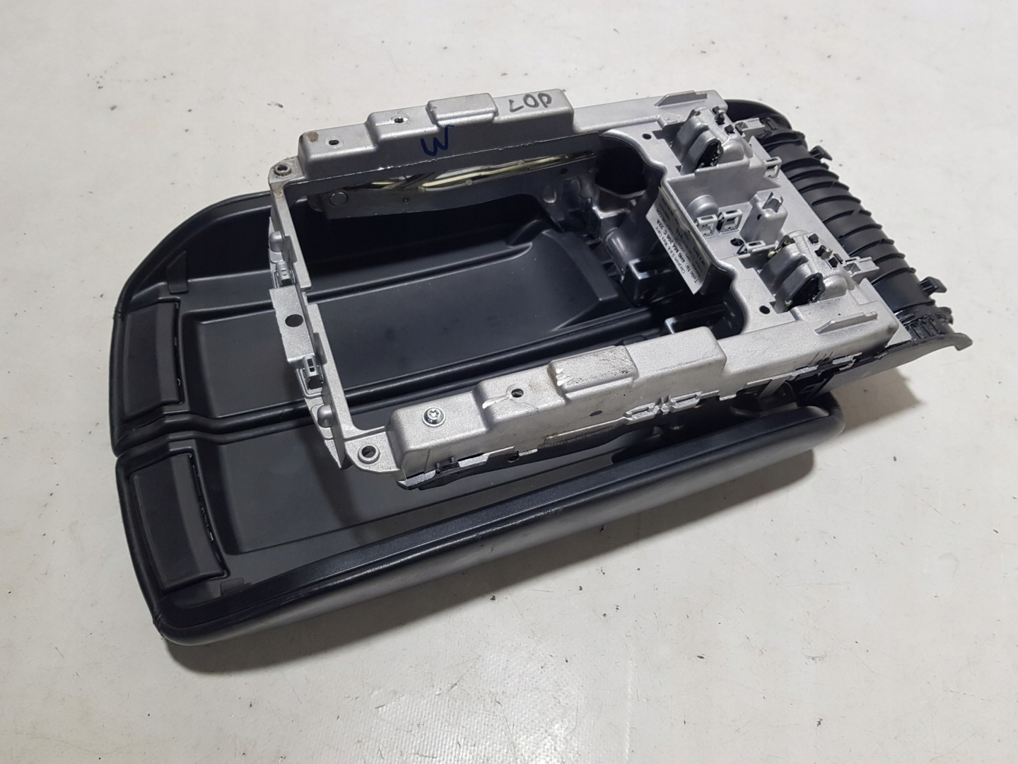 tunnel central armrest AUDI A8 D4 4H0864206C