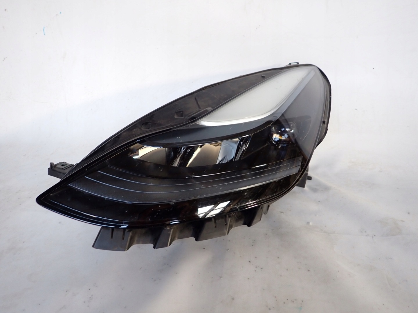 TESLA III 3 LIFT 20-> light left front front