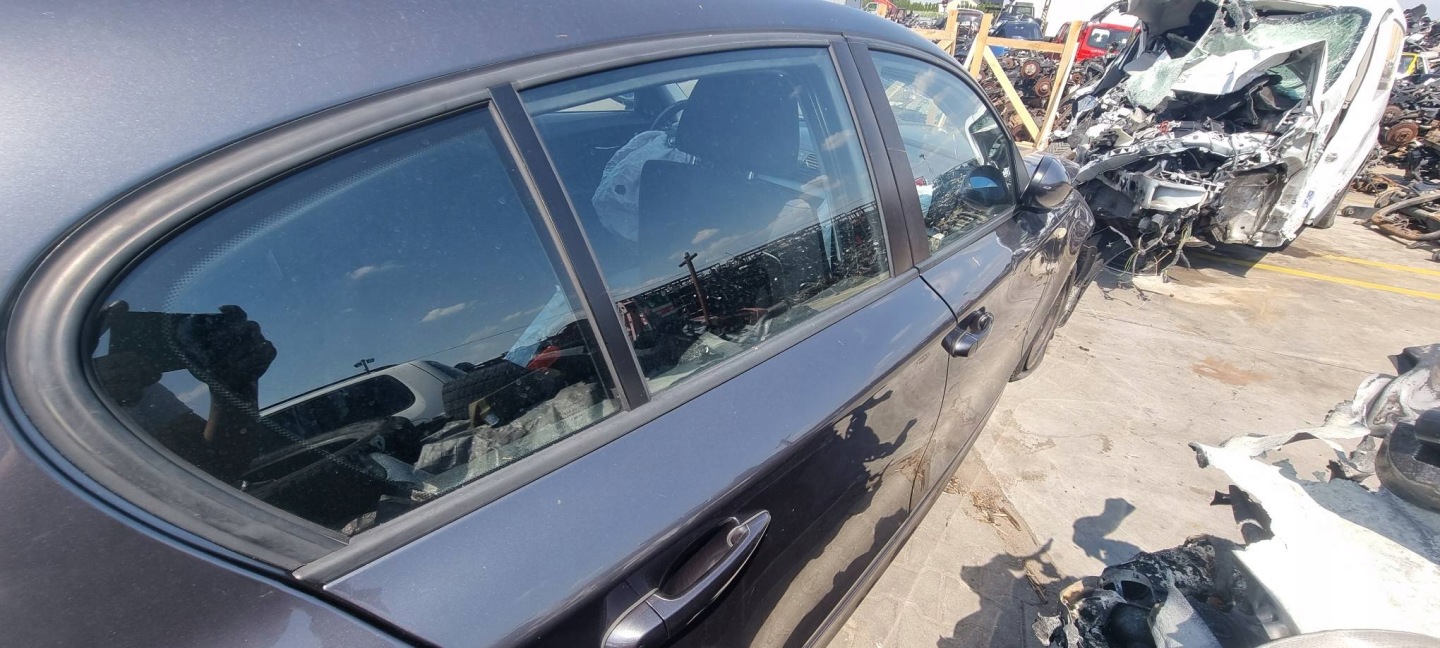 Tür rechts heck A22 BMW SERIA und E87 118