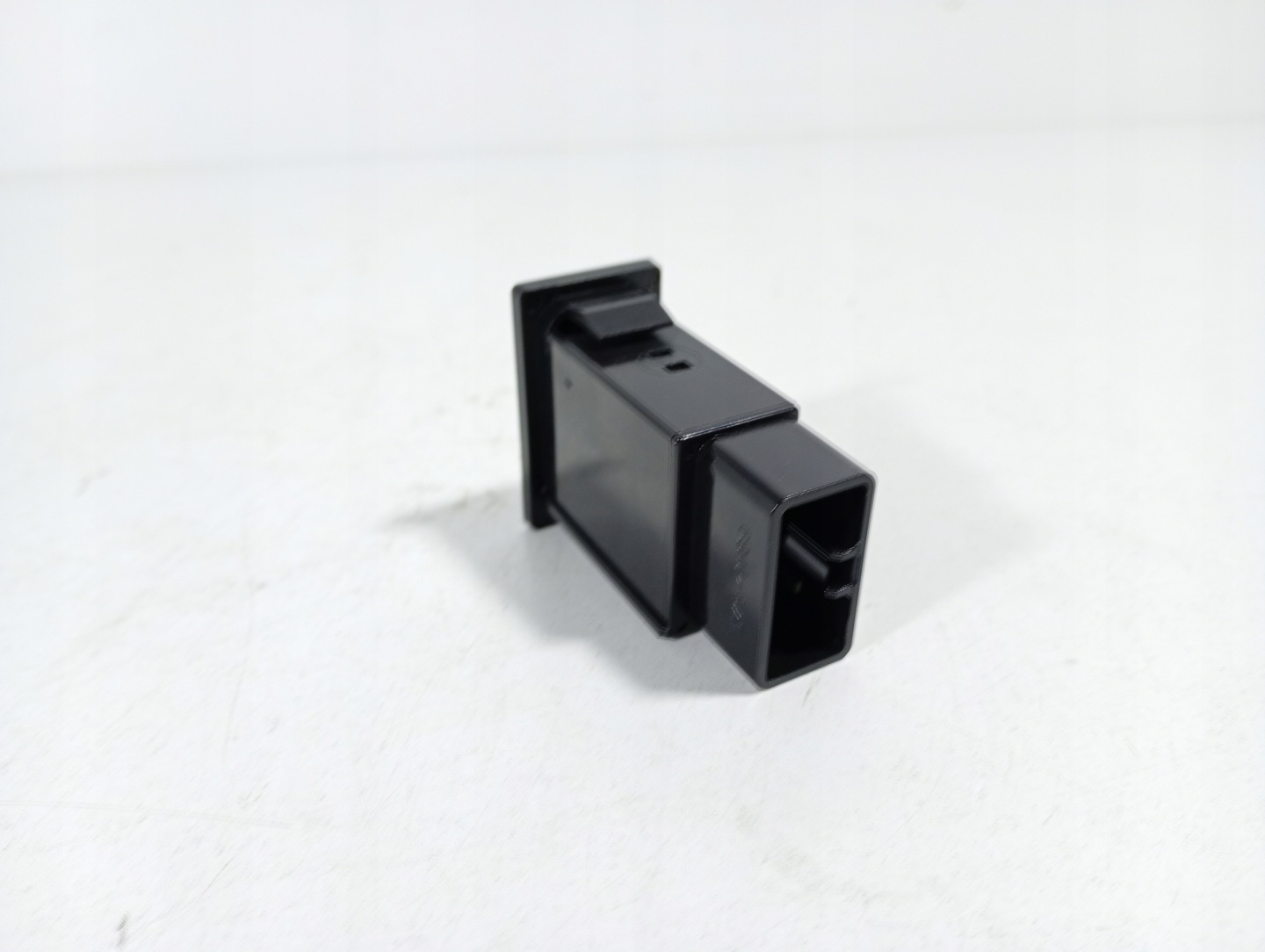 Toyota Avensis T25 03-08 switch switch button TRC OE TR8801