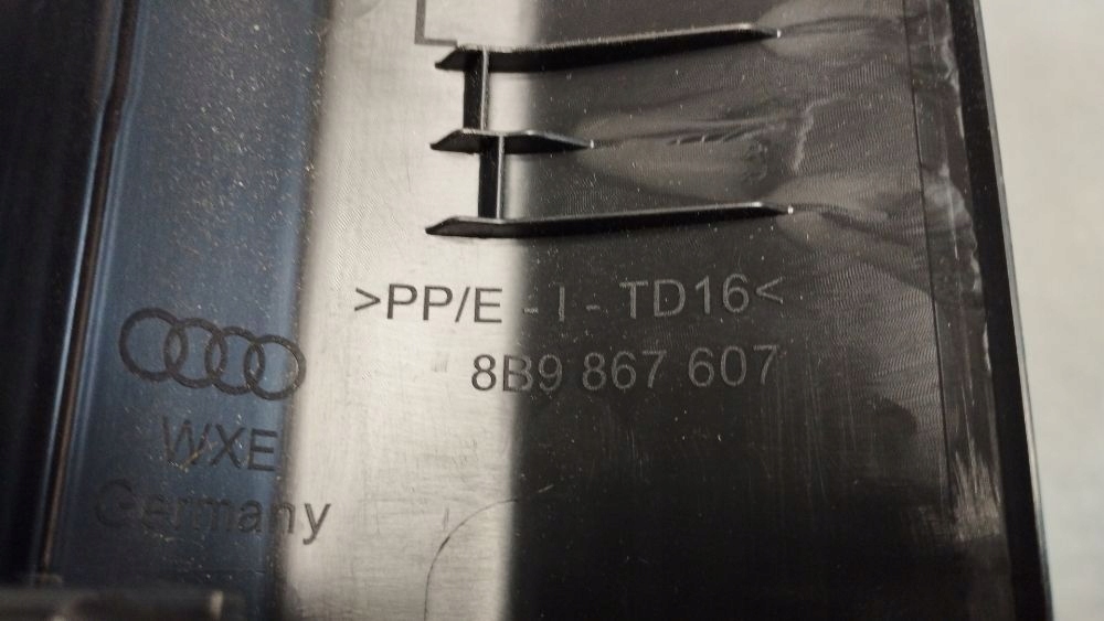 Audi A5 B10 KOMBI cover bonnet rear part left 8B9867607
