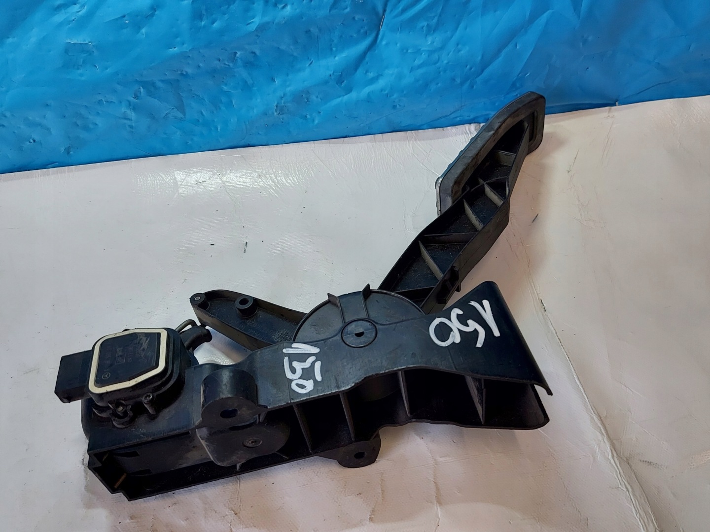 accelerator pedal MERCEDES B KLASA A1693000904