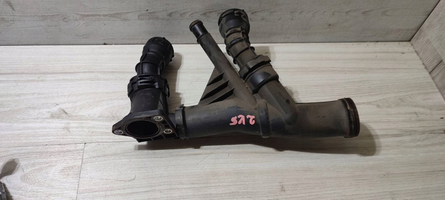 csomag termostatu Volkswagen Caddy 04L121071E