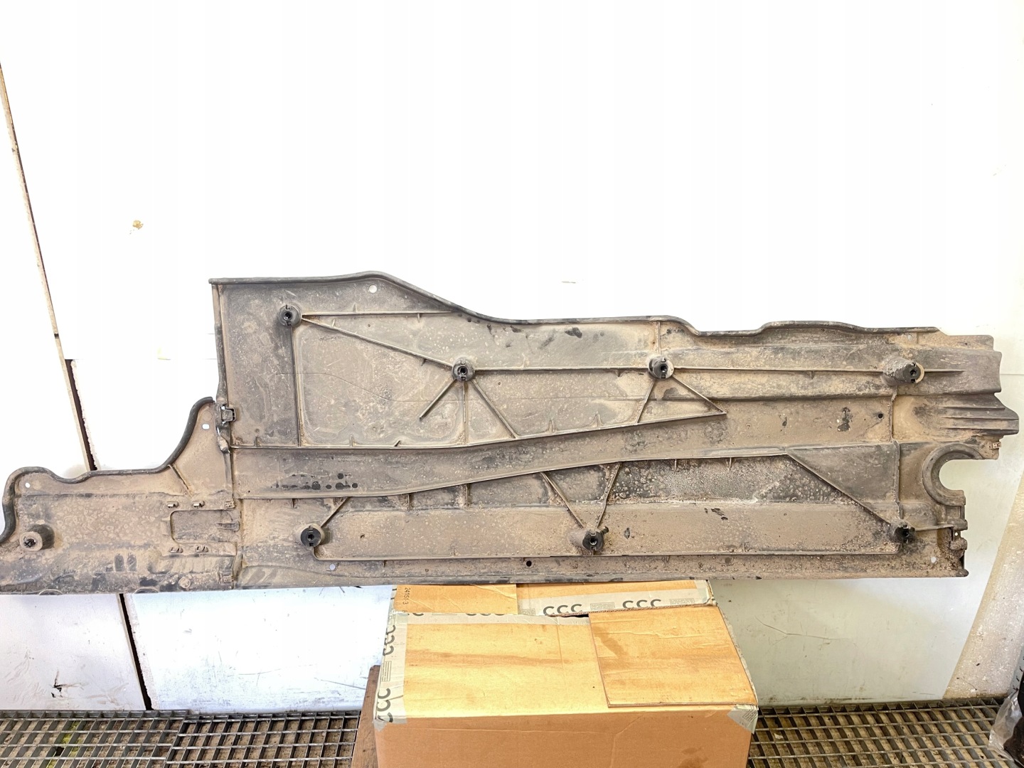 cover chassis right VW PASSAT B8 3Q0825202K