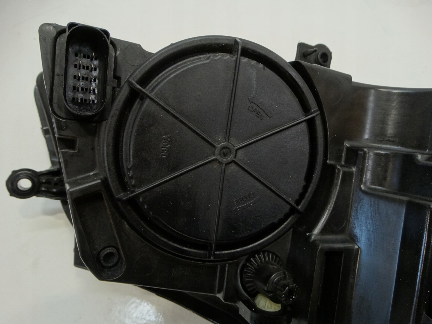 REFLEKTOR light left front VW POLO IV 9N VALEO 6Q1941007AT EUROPA