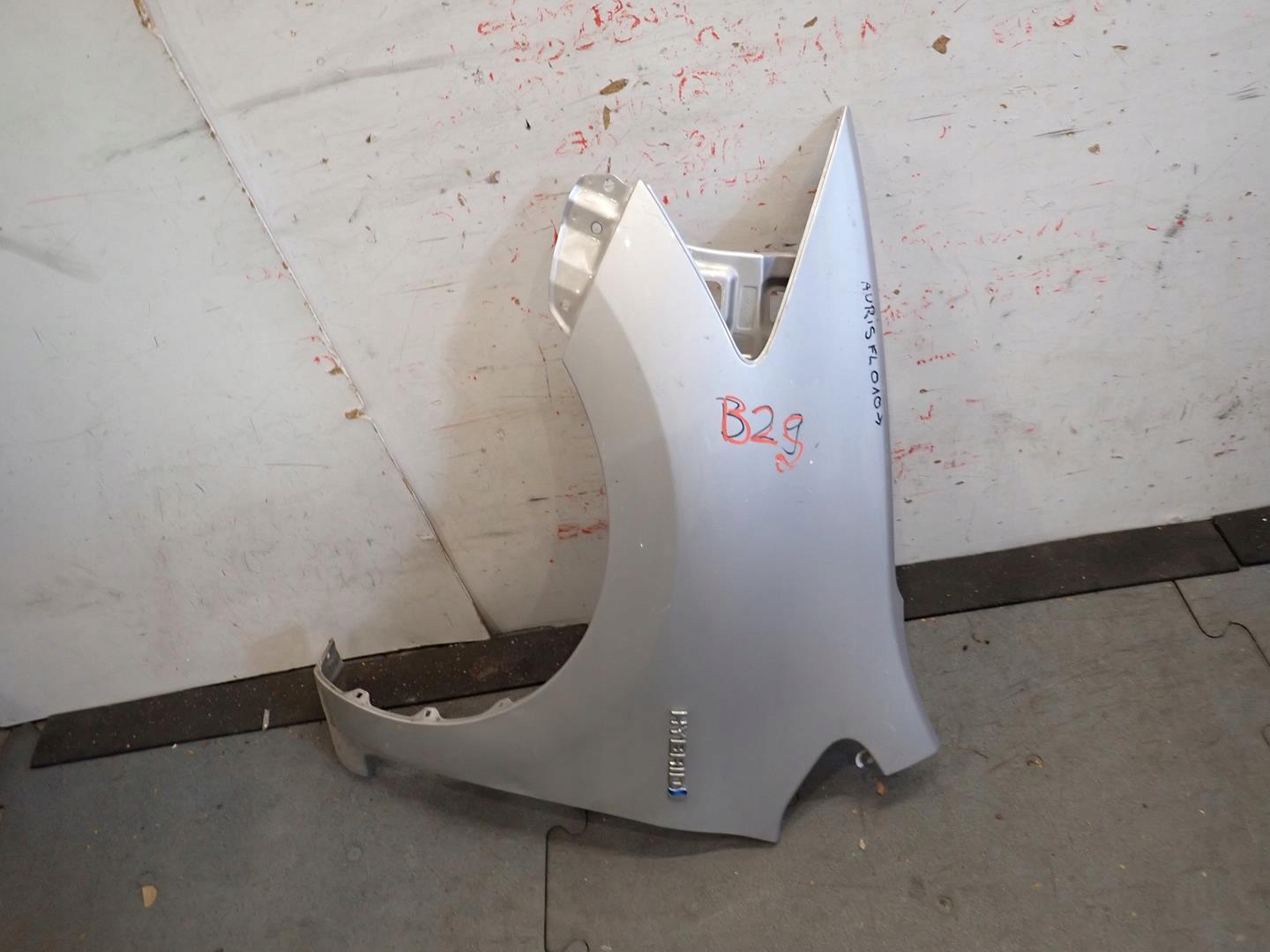 fender front front left TOYOTA AURIS and LIFT 2009-2012