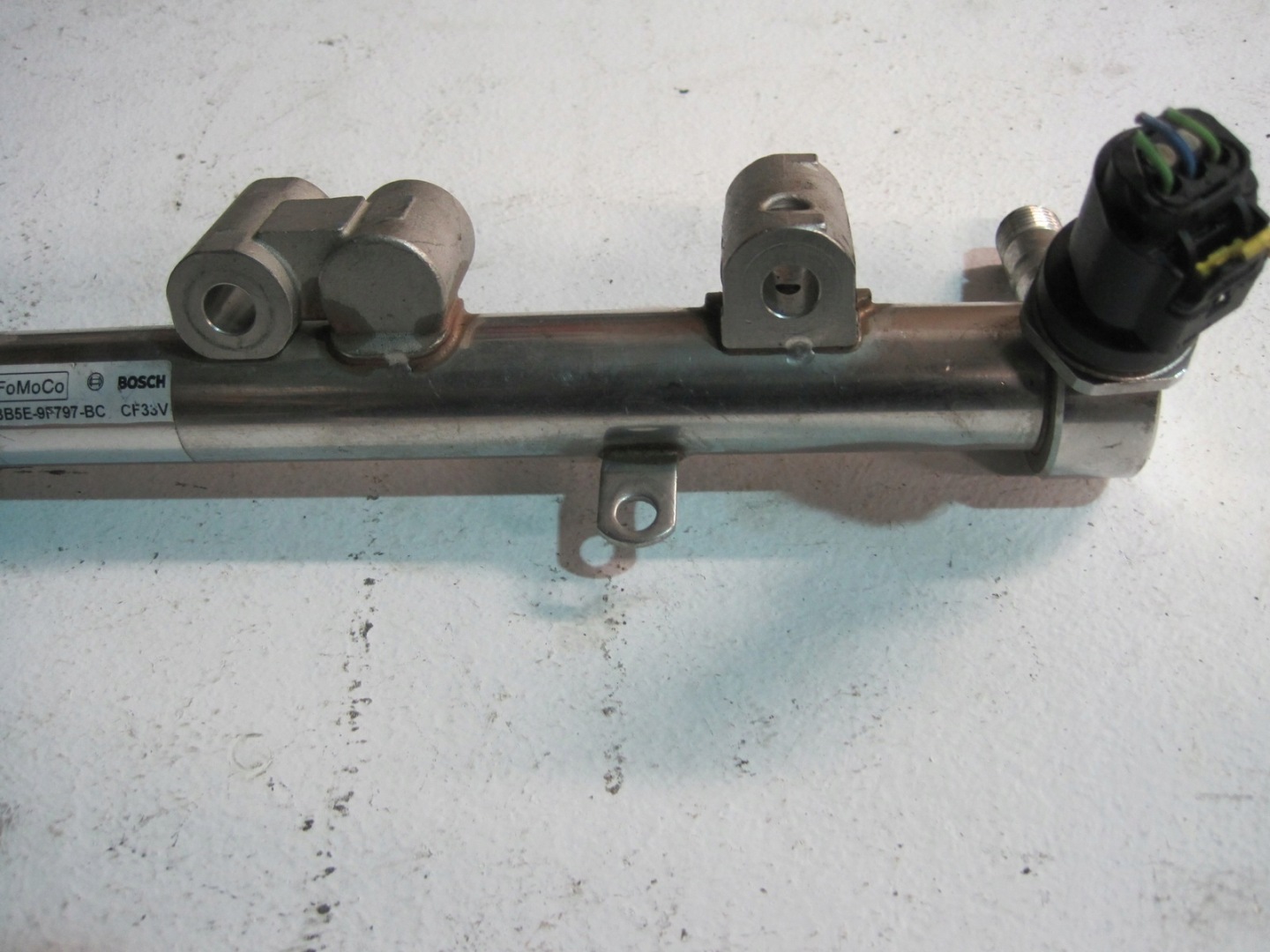 injection ramp JAGUAR XF 2,0iT BB5E-9F797-BC