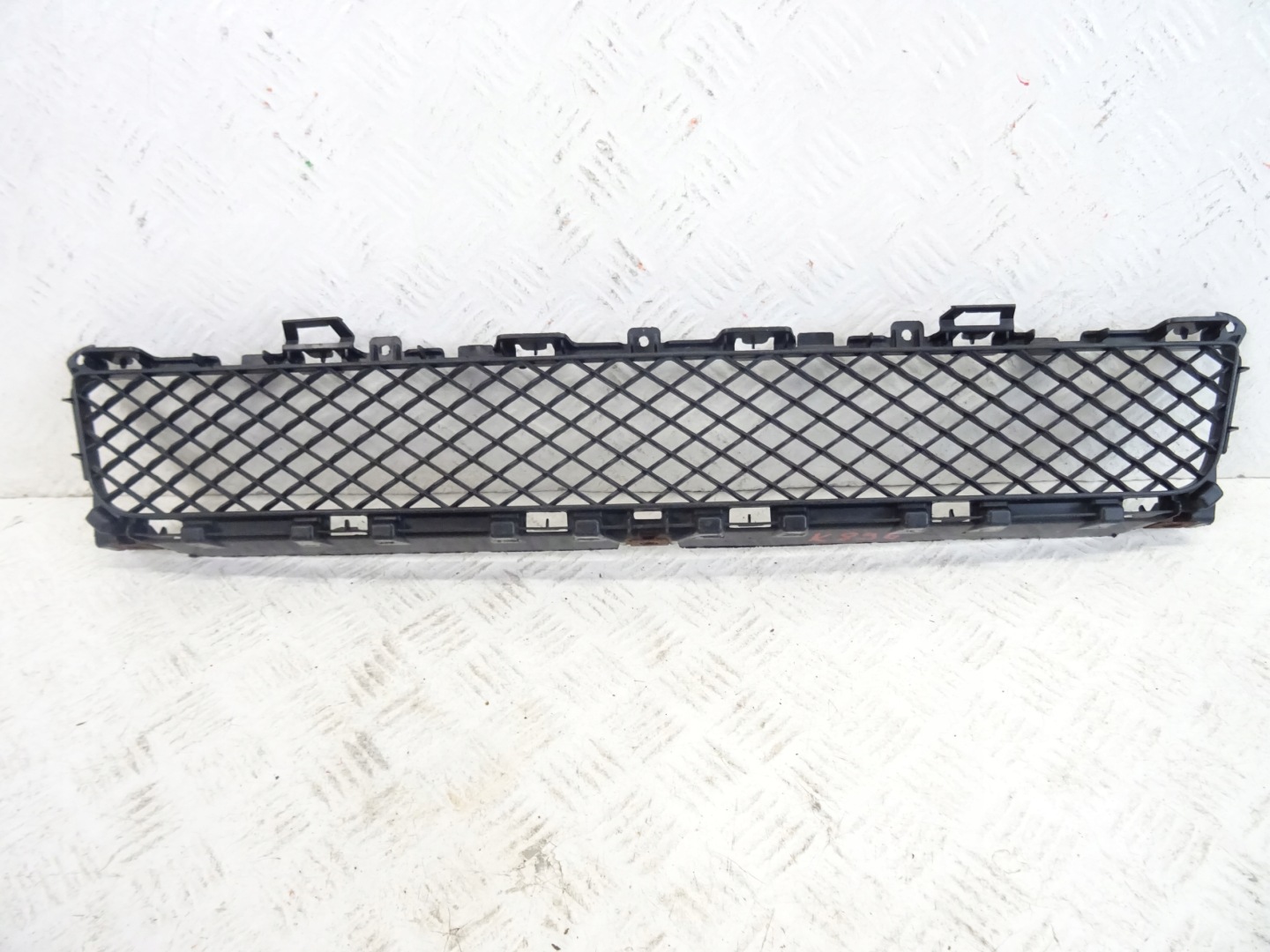 grid of a bumper front front central JAGUAR XF 250 8X23-17K945