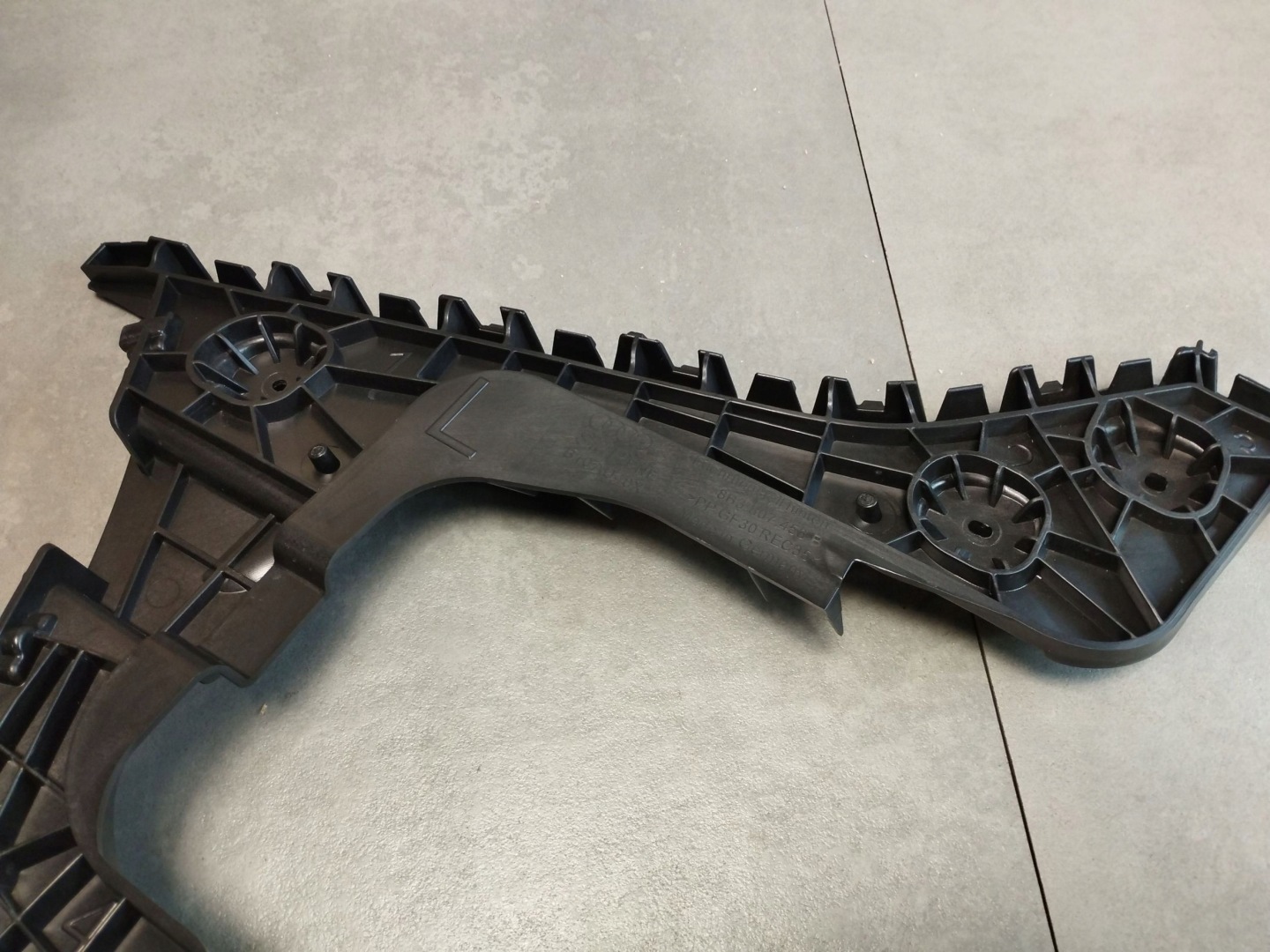 Audi A5 B10 KOMBI bumper bracket left rear part 8B3807453B