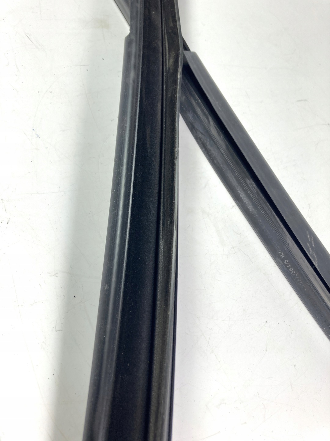 Ram 2500, 3500 gasket door windows right front 2019-26