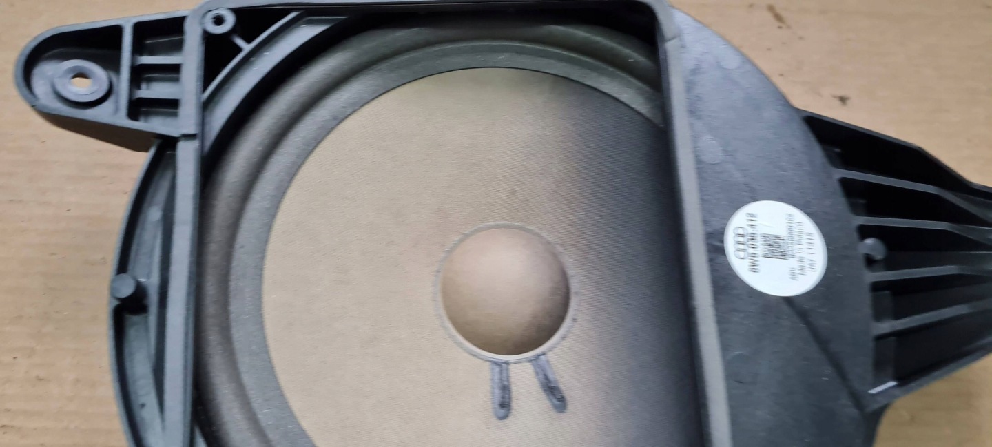A4 B9 8W speaker BASOWY SUBWOOFER sedan 8W5035412