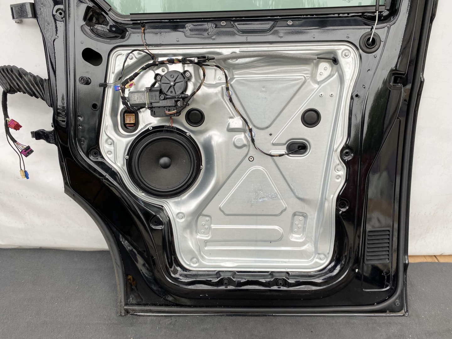 VW TRANSPORTER T6 15- door front right black, right front 7E5831056E