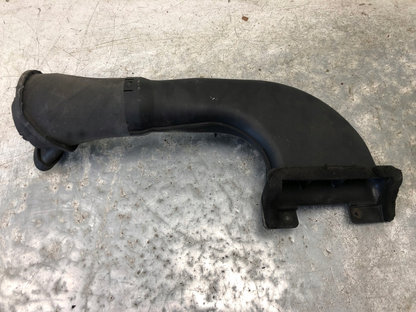 pipe air hose MITSUBISHI PAJERO IV MR404731