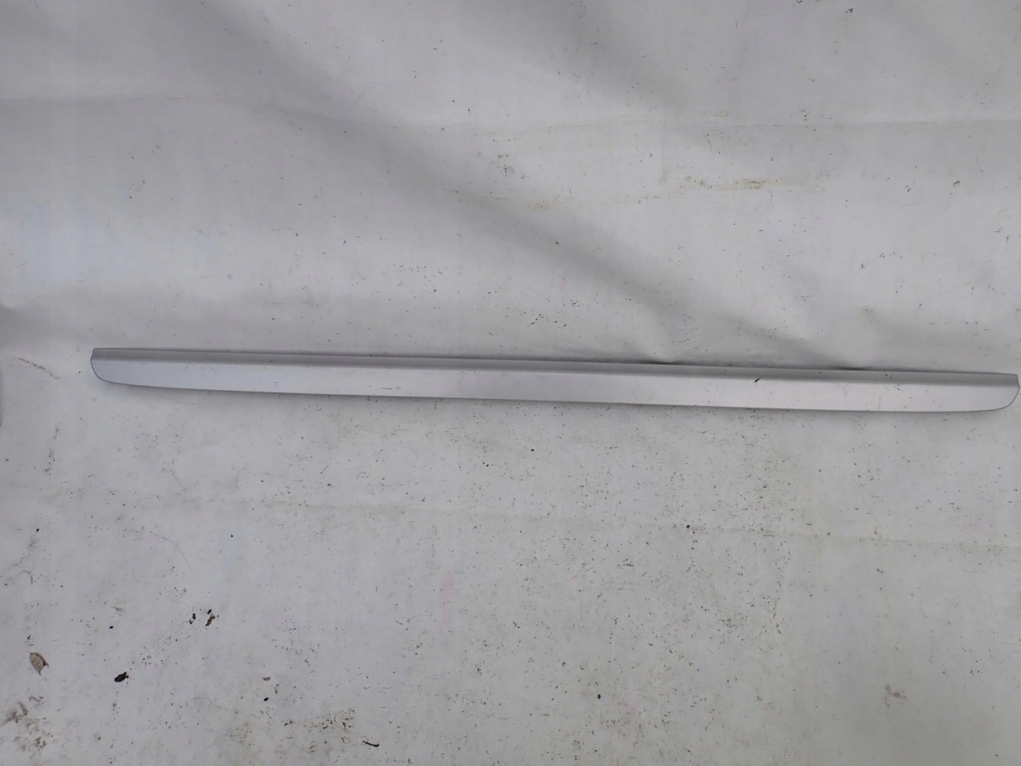 MERCEDES E-class W210 moulding cap bonnet rear part