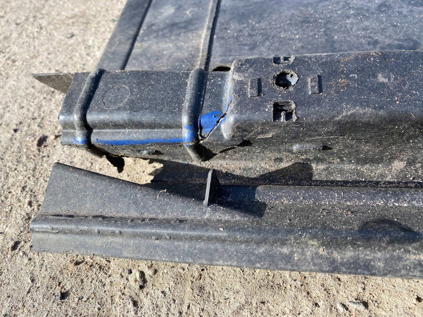 AUDI A4 B8 A5 cover chassis left 8K0825207B