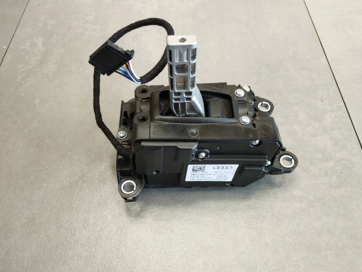 Audi A4 B9 8W kulysa převodů 8W2713041N