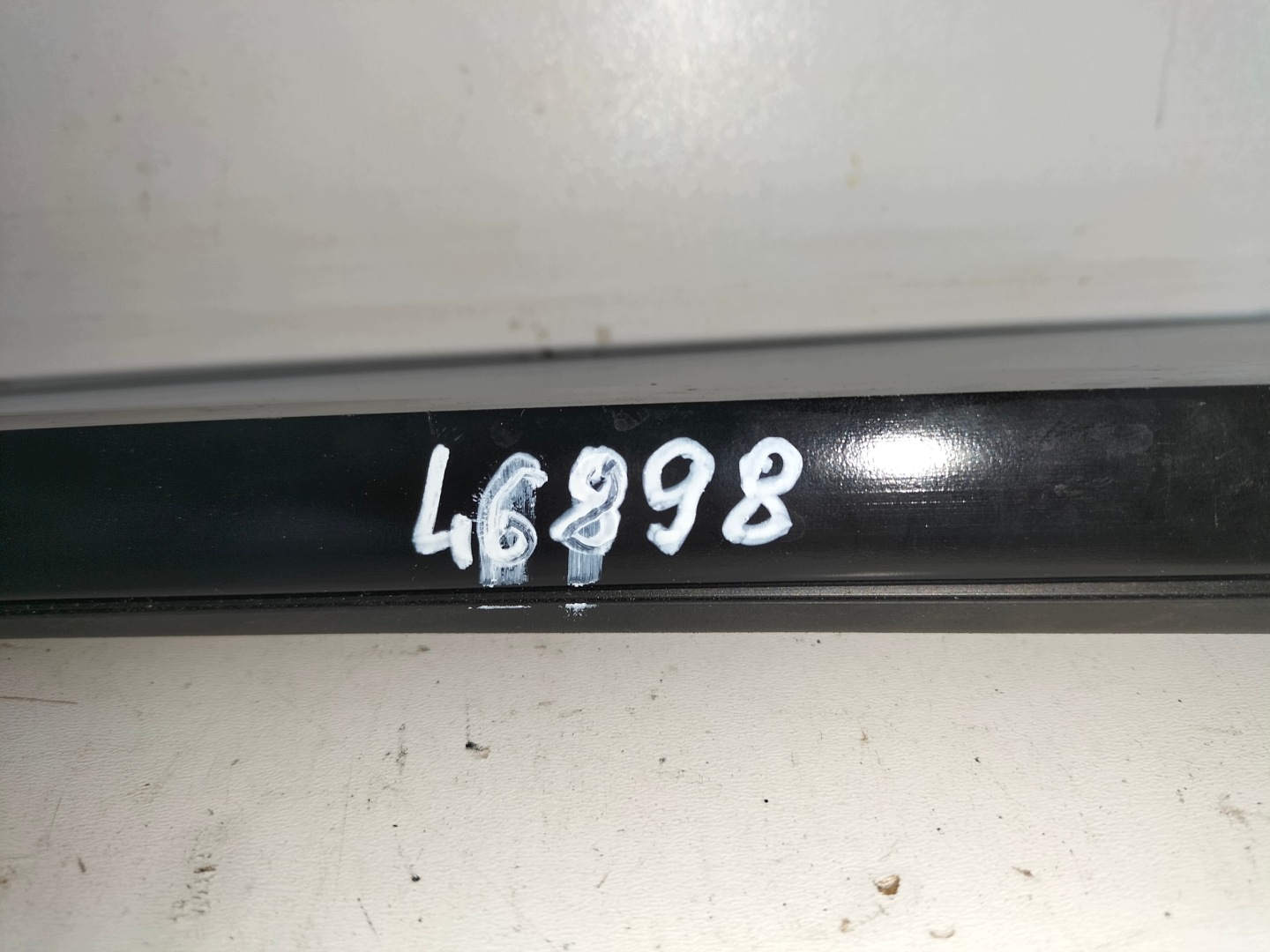 window door trojkat front left ASTON MARTIN DBX 20- PILKINGTON