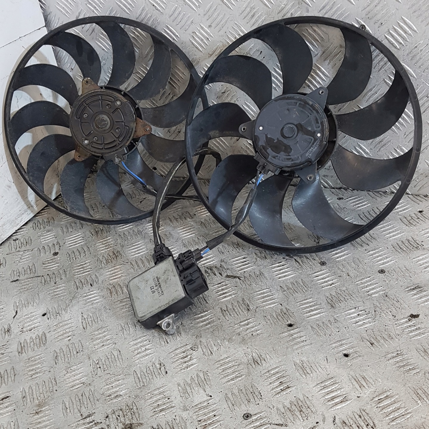 ventilátor chladiče NISSAN LEAF 2 21493B210B