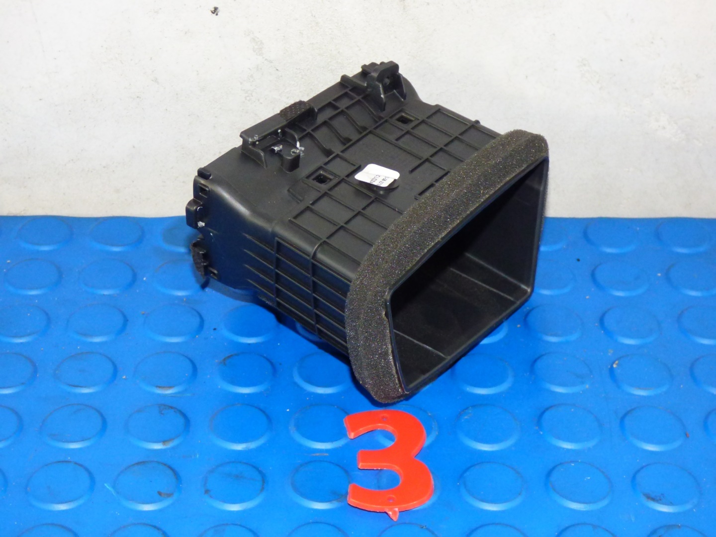 grid air conditioning devices left right the centre KIA CEED III