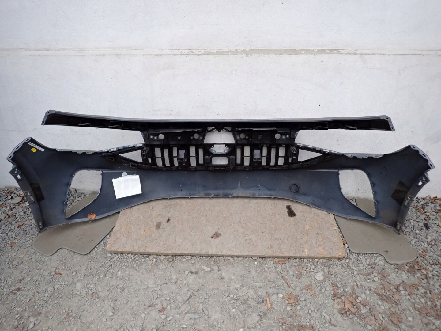 nárazník předek přední VW VOLKSWAGEN ID.4 E21 2020- 11A807221