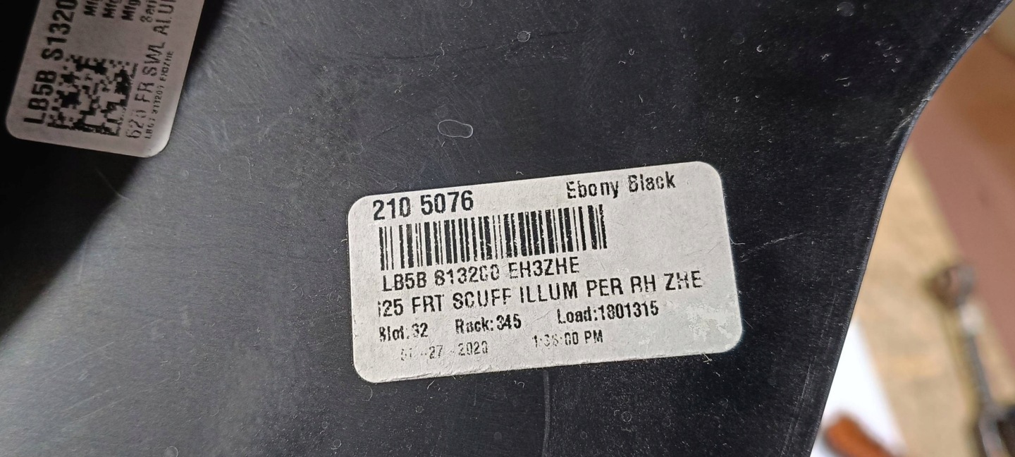 cap threshold of the threshold moulding inner right Ford Explorer ST 2020
