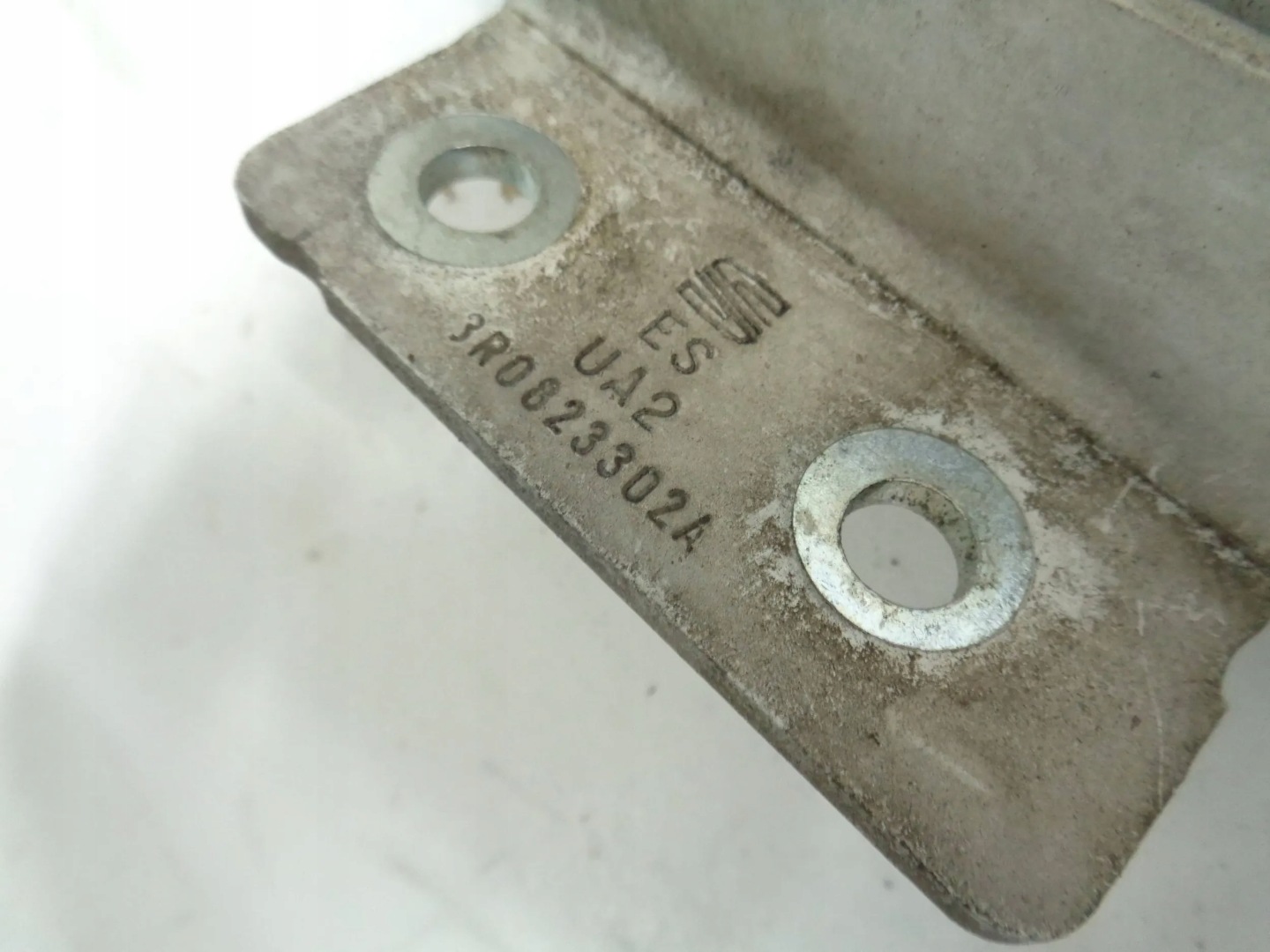 SEAT EXEO HINGE BONNETS RIGHT LEFT KOMPLET 3R0823302A 08-14R