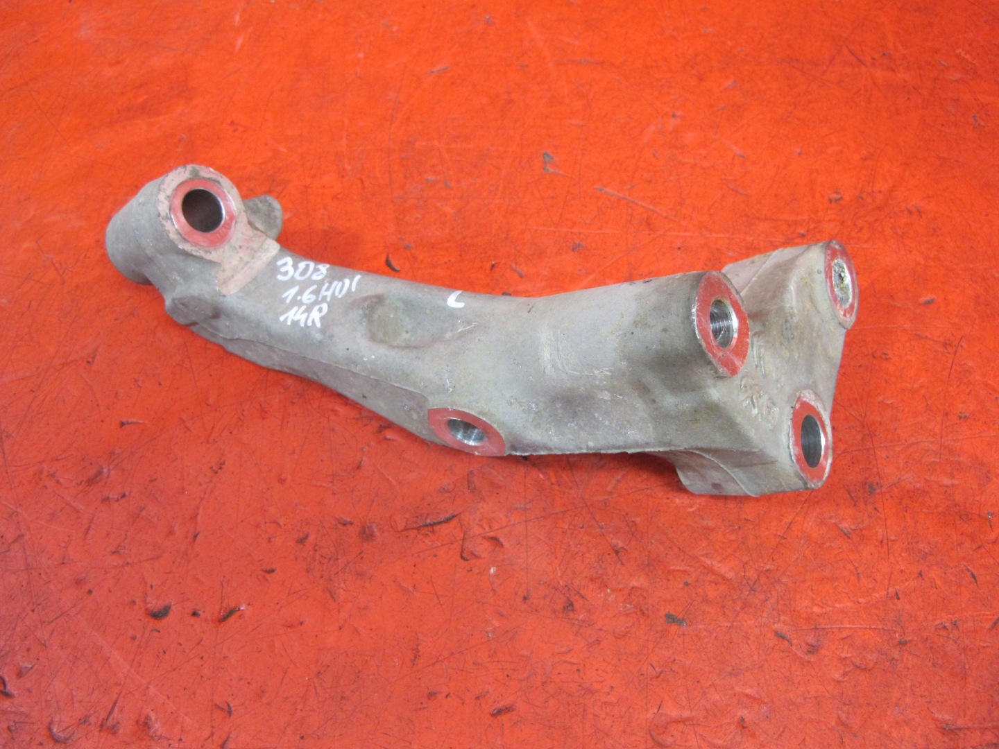 PEUGEOT 308 II T9 console holder SANEK left