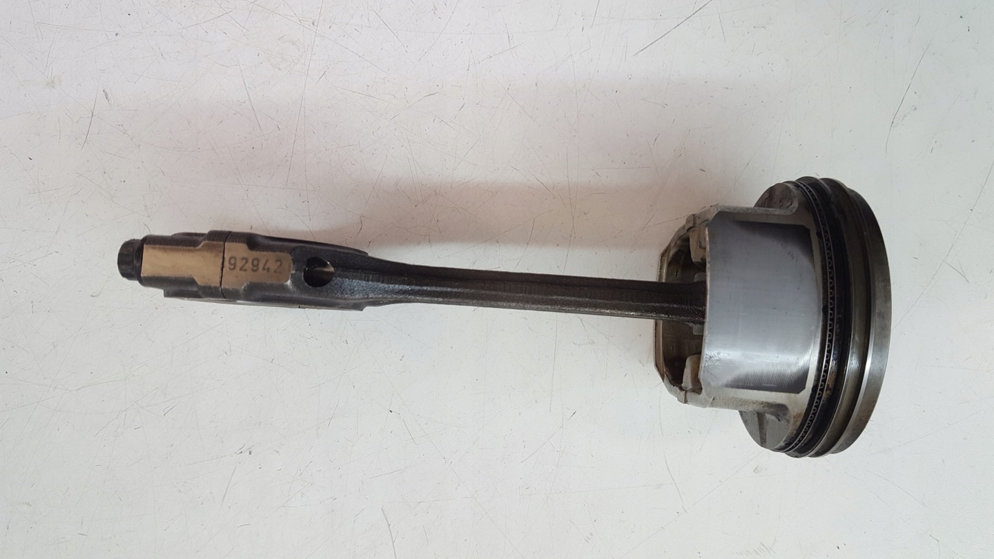 piston connecting rod Kia 1,4 petrol