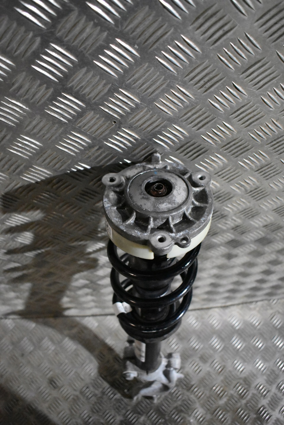 IDEALNY shock absorber front front right AKTYWNY AUDI A5 S5 B9 8W 1 9