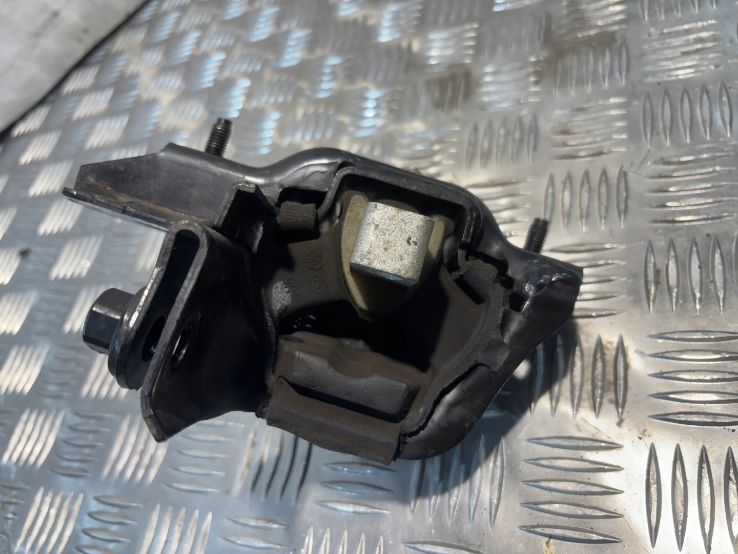 engine mount Seat Ibiza IV 4 1.2B 6Q0199555AR