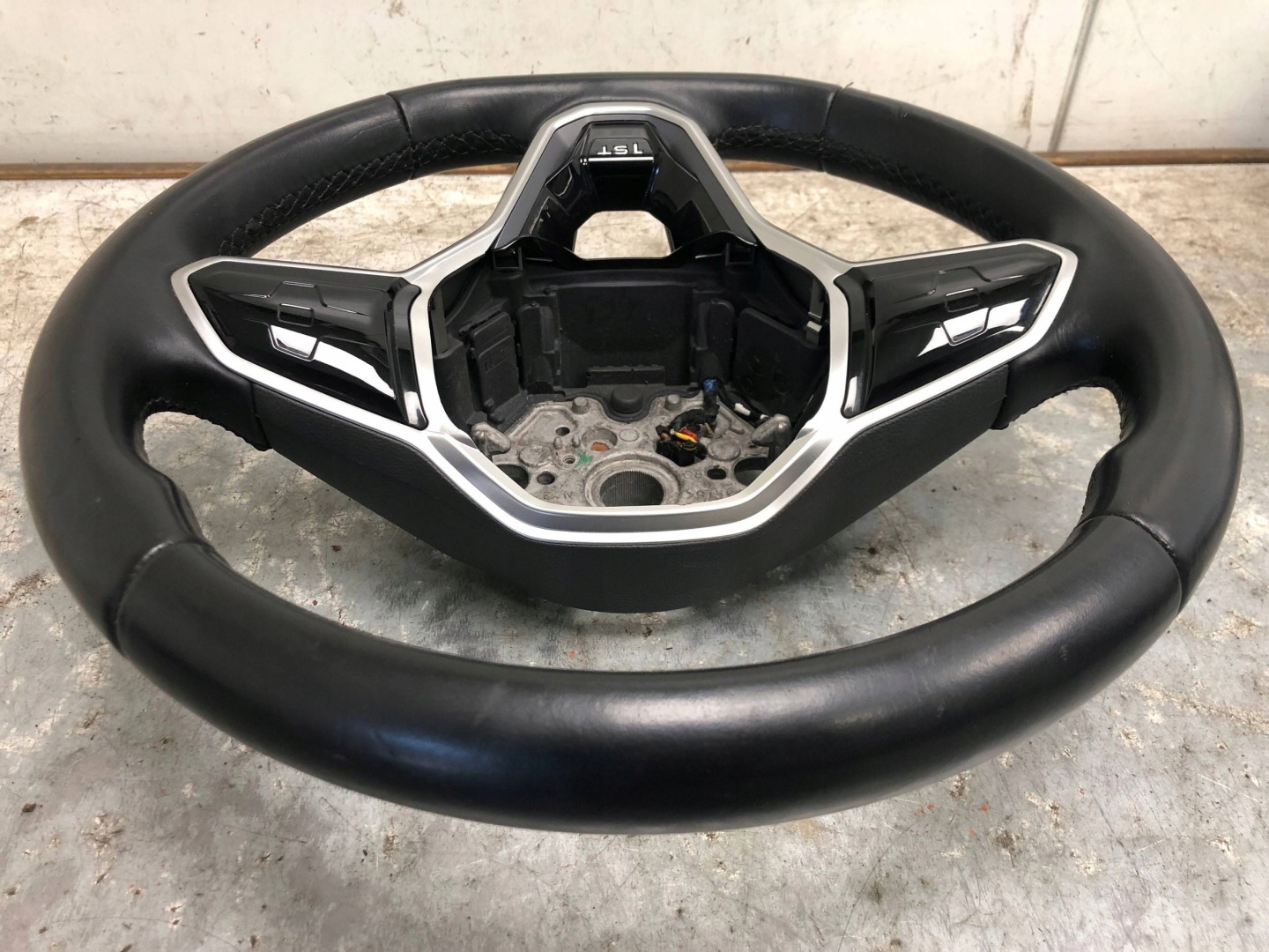 lenkrad Leder MULTIFUNKCJA DOTYKOWA VW ID4 ID.4 10A419089