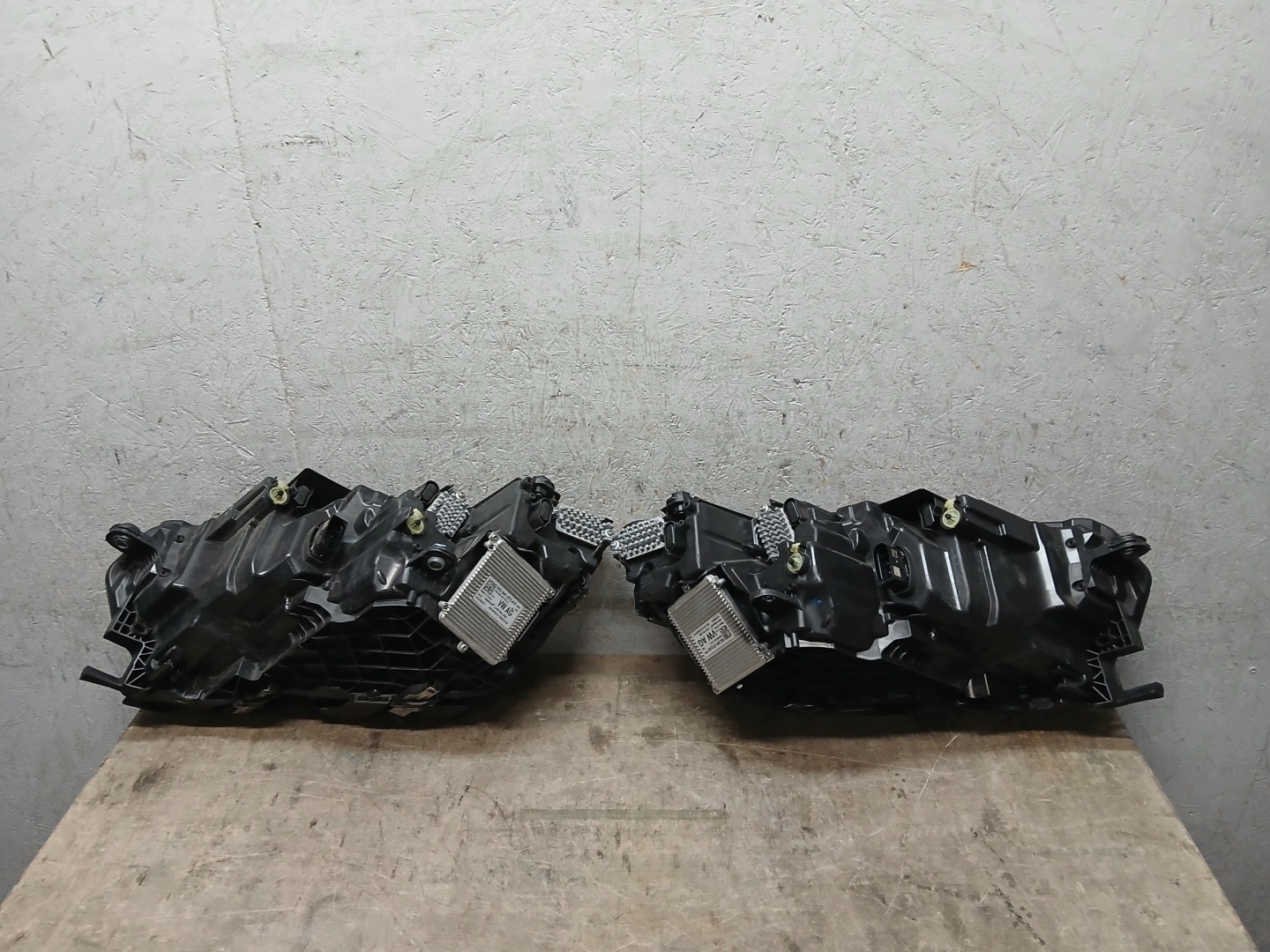 light lights front right left SKODA OCTAVIA IV 4 LIFT FULL LED 5E4941036