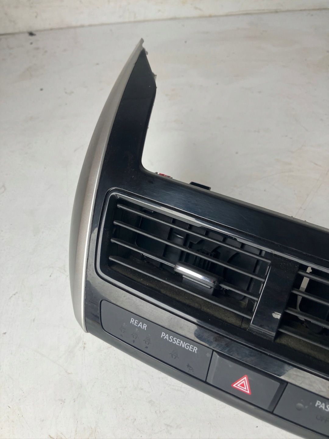 Lüftungsgitter des lüfters mitte MITSUBISHI ECLIPSE CROSS 8002D032