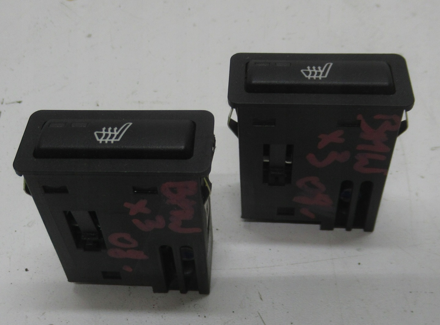 BMW X3 E83 08R button GRZANIA seat 6988957