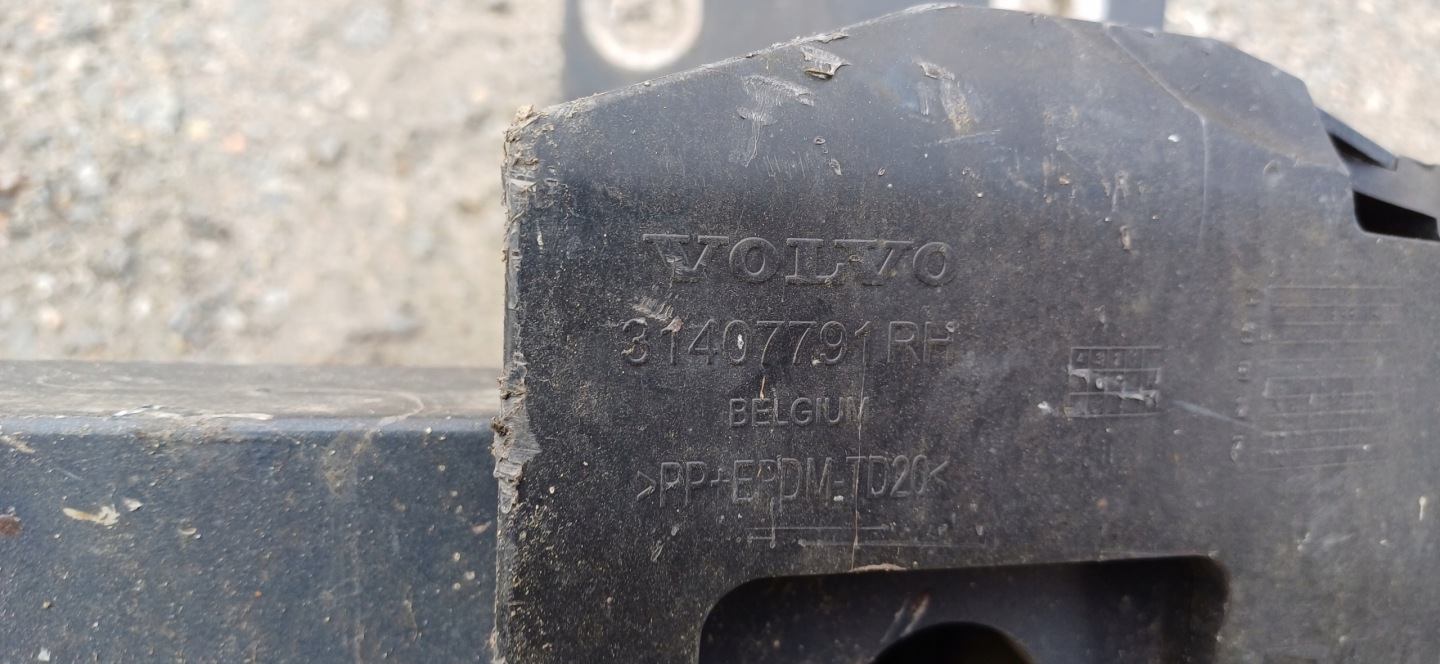 VOLVO XC90 ABSORBER sider below bumper rear part