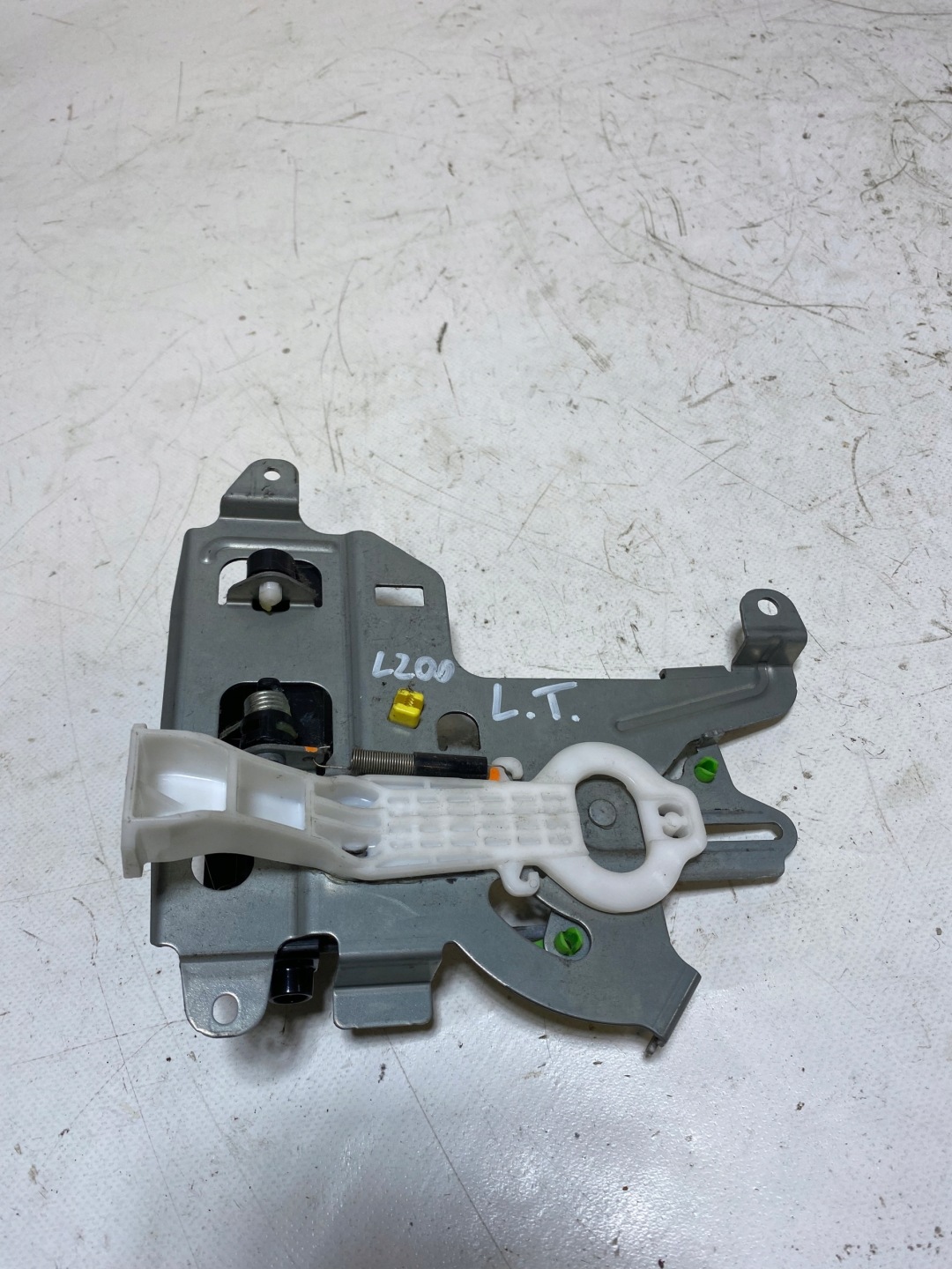 MITSUBISHI L200 V Fiat FULLBACK lock handle left rear part KPL. 15->