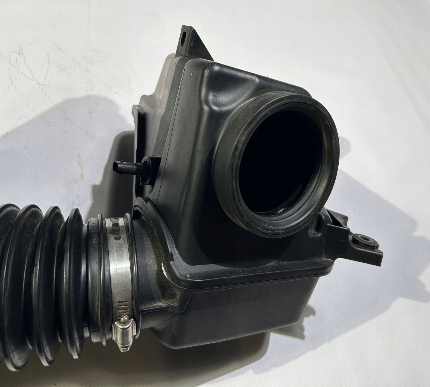 Gehäuse filter luft rezonator rohr dolot Chrysler Pacifica 3.6 2017