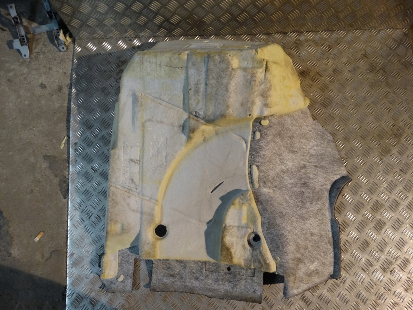 IDEALNY carpet front front right MERCEDES W206 1