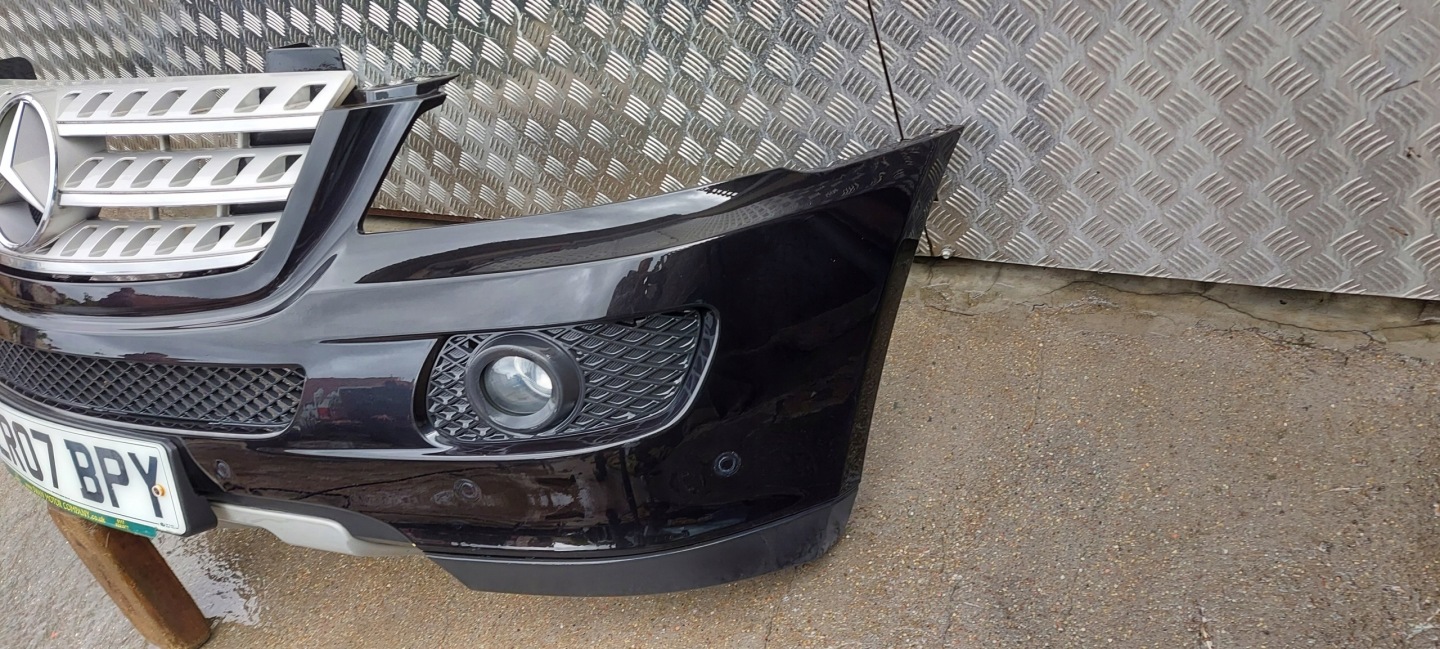 nárazník předek MERCEDES ML W164 LAK: 197