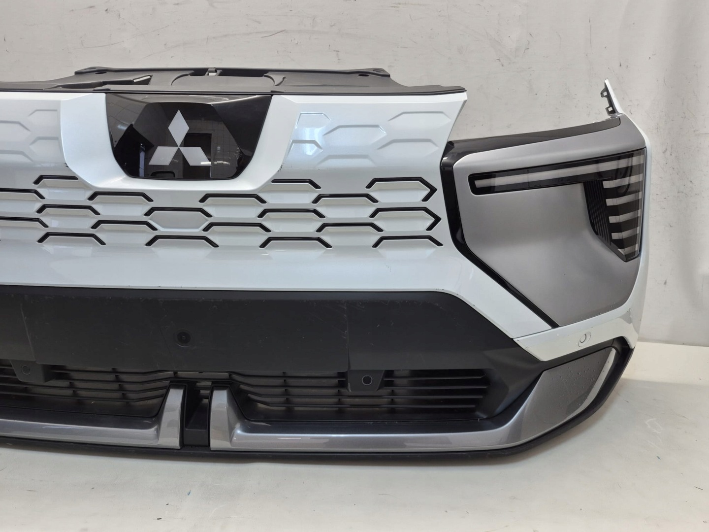 MITSUBISHI ECLIPSE CROSS II 26- bumper front front complete PDC