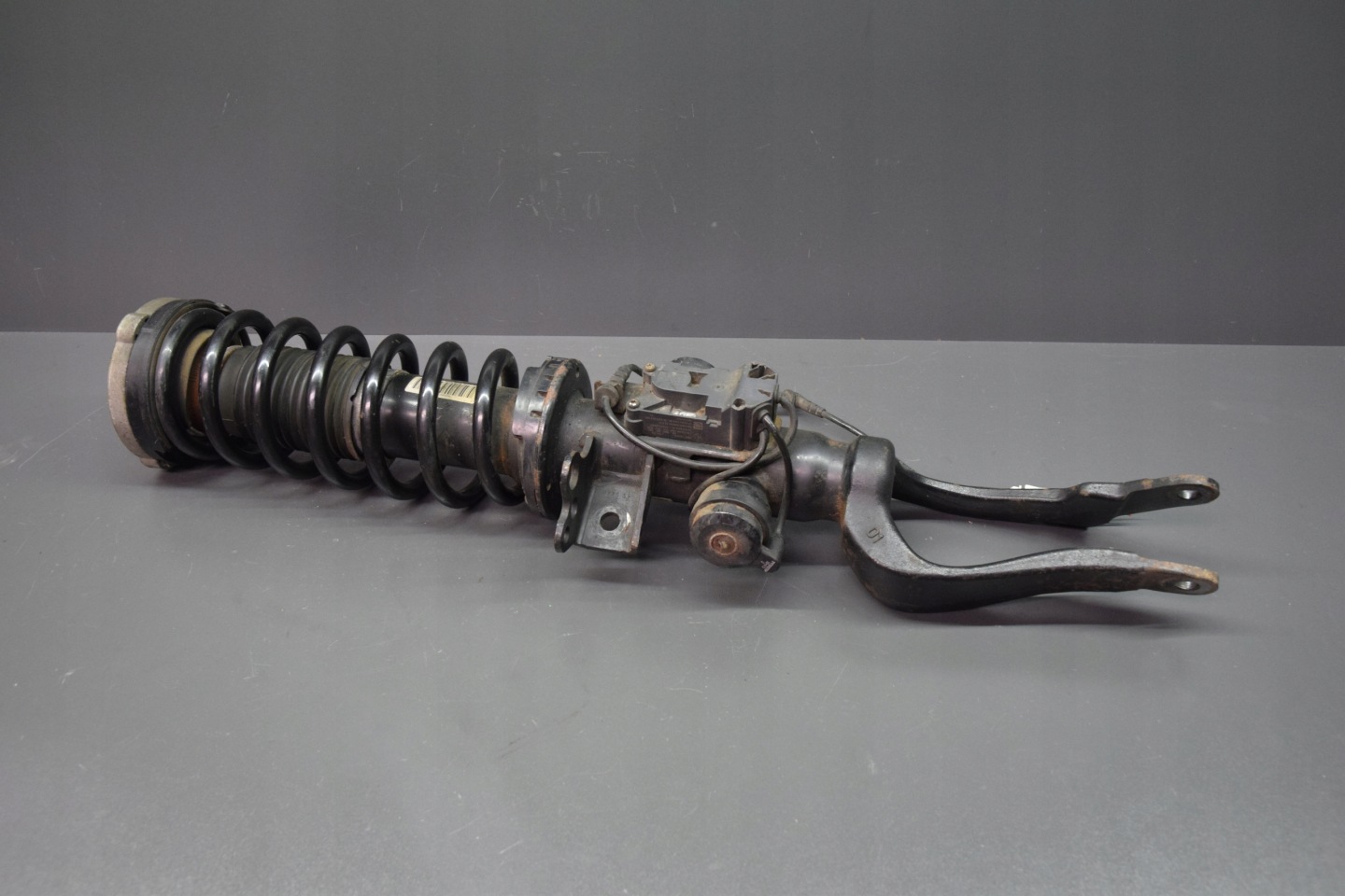 shock absorber left BMW 5 F07 GT 6854323 4x4 VDC